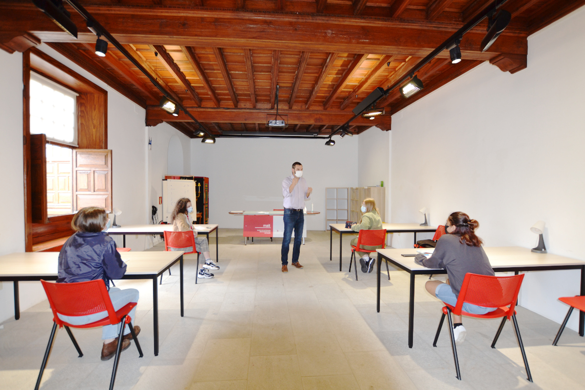 En el marco de las V Jornadas Cervantinas, se imparte en el MAIT un taller de escritura creativa a estudiantes de Bachillerato